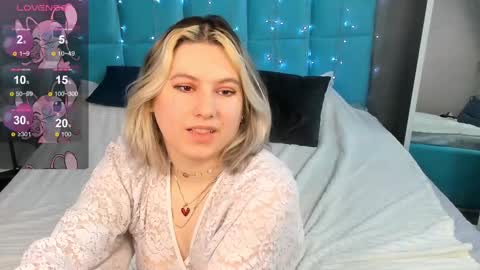 Snapshot of chloebloss0m chatting on February 2025 02:02:01 PM Boni online show from February 2025 02:02:01 PM