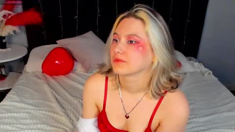 Snapshot of chloebloss0m chatting on February 2025 02:12:02 PM Boni online show from February 2025 02:12:02 PM