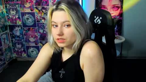 Snapshot of chloebloss0m chatting on February 2025 07:39:02 AM Boni online show from February 2025 07:39:02 AM