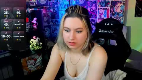 Snapshot of chloebloss0m chatting on March 2025 06:08:01 AM Boni online show from March 2025 06:08:01 AM