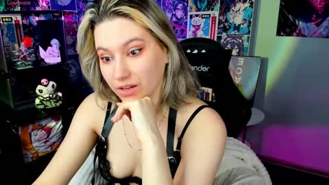 Snapshot of chloebloss0m chatting on March 2025 03:01:01 AM Boni online show from March 2025 03:01:01 AM