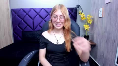 chloecampbell03 online show from October 2025 05:35:02 PM