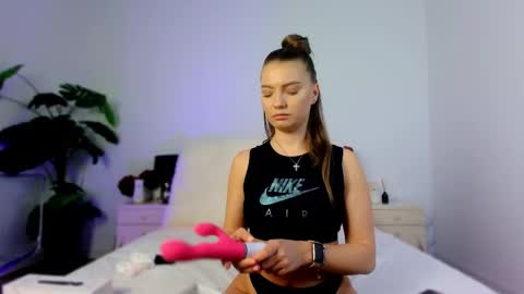 Snapshot of chloecheryy chatting on January 2026 06:17:01 AM Chloe online show from January 2026 06:17:01 AM