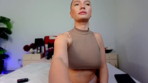 Snapshot of chloecheryy chatting on February 2026 05:11:02 AM Chloe online show from February 2026 05:11:02 AM