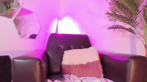 Snapshot of chloee_adams_ chatting on February 2025 12:03:01 AM Chloe online show from February 2025 12:03:01 AM