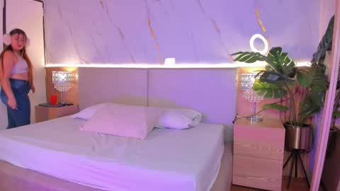 Chloee online show from November 2025 12:26:01 PM