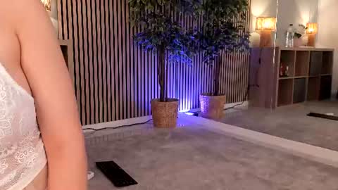Chloe online show from June 2026 03:20:02 PM
