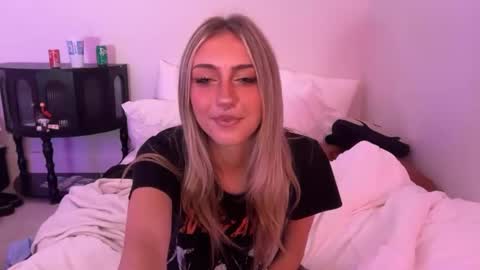 Snapshot of chloeros3e chatting on September 2025 10:20:02 AM chloeros3e online show from September 2025 10:20:02 AM