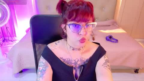 Snapshot of chloerossee chatting on December 2025 01:46:02 AM Chloe rosse online show from December 2025 01:46:02 AM