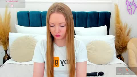 Chloe online show from April 2026 07:08:02 PM