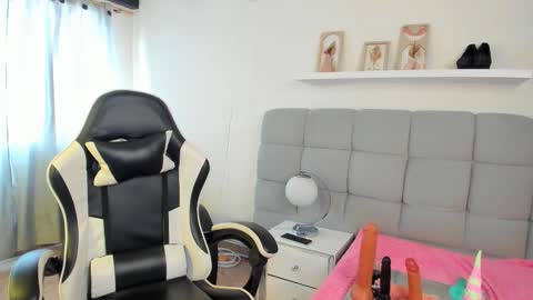 chlooe_zoe online show from March 2026 07:53:02 PM