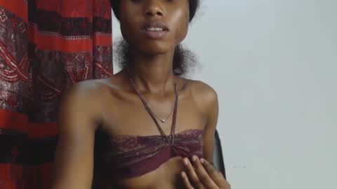 Snapshot of choco_petitqueen chatting on December 2024 09:30:01 AM choco_petitqueen online show from December 2024 09:30:01 AM