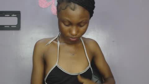 Snapshot of choco_petitqueen chatting on January 2025 03:03:01 PM choco_petitqueen online show from January 2025 03:03:01 PM