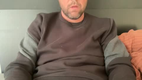 chris13abcd online show from October 2025 03:32:01 PM