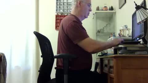 Snapshot of chris2002b chatting on September 2025 01:40:02 AM chris2002b online show from September 2025 01:40:02 AM