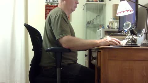 Snapshot of chris2002b chatting on September 2025 05:46:01 AM chris2002b online show from September 2025 05:46:01 AM