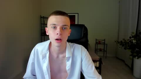   Chris Brown  online show from March 2025 08:43:02 PM