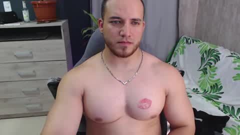 Snapshot of chris_huntter chatting on February 2025 01:29:01 AM chris_huntter online show from February 2025 01:29:01 AM