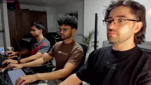 Im Chirs IM MODEL INDEPENDT online show from February 2025 01:09:02 AM