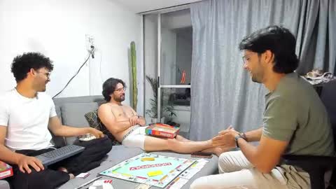 Im Chirs IM MODEL INDEPENDT online show from November 2025 11:26:01 PM