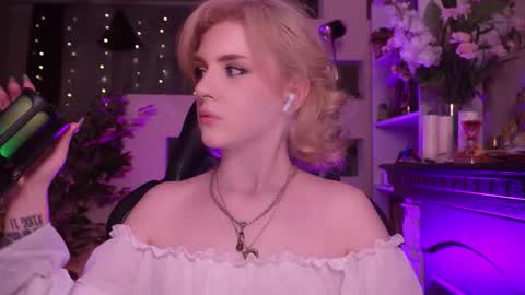 chriss_foxx online show from March 2026 05:16:01 PM