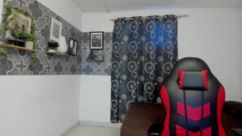 Snapshot of chriss_johnson chatting on October 2025 07:30:02 PM chriss_johnson online show from October 2025 07:30:02 PM