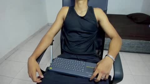 Snapshot of chriss_johnson chatting on November 2025 12:09:02 PM chriss_johnson online show from November 2025 12:09:02 PM