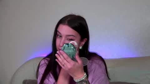 Christina online show from October 2025 06:30:02 PM