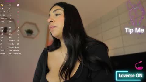 Christine  online show from October 2025 12:03:01 PM