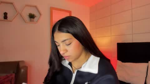 Christine  online show from November 2025 12:06:02 PM