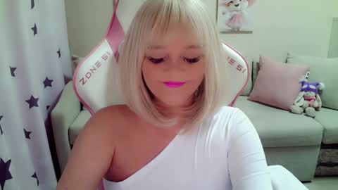 Christi online show from January 2025 01:12:01 PM