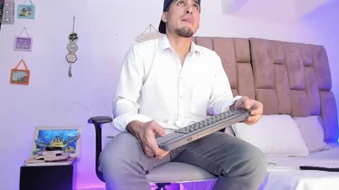 Snapshot of christopher_harris_ chatting on May 2026 08:06:02 PM christopher online show from May 2026 08:06:02 PM