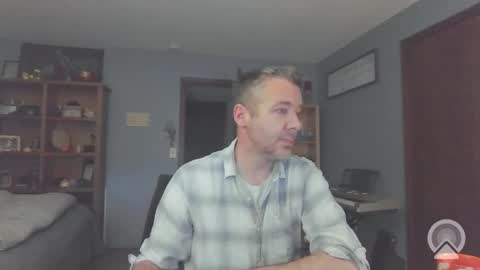 chrisw8121 online show from April 2026 10:52:01 PM