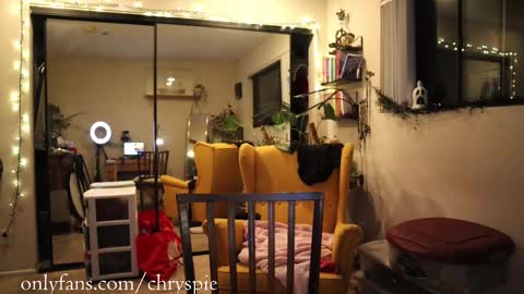 Chrys online show from October 2025 05:27:01 AM