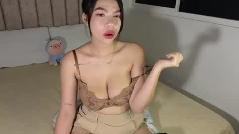 Snapshot of cielo_18d chatting on June 2026 05:23:01 AM Mia online show from June 2026 05:23:01 AM