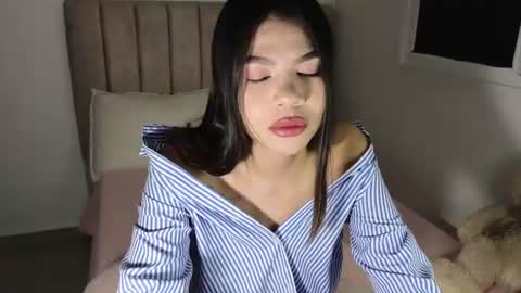 Snapshot of cielo_18d chatting on July 2026 02:48:02 AM Mia online show from July 2026 02:48:02 AM