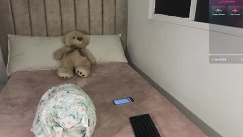 Snapshot of cielo_18d chatting on August 2026 04:55:02 AM Mia online show from August 2026 04:55:02 AM
