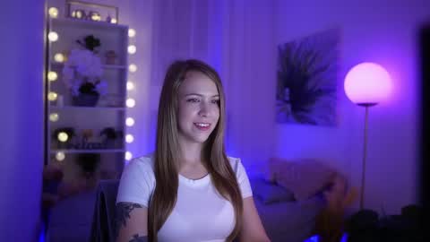 Snapshot of cindy_grey_ chatting on September 2025 06:33:02 PM Cintybaby online show from September 2025 06:33:02 PM