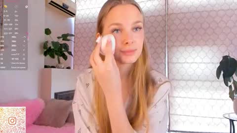 Snapshot of cindyreming chatting on October 2025 06:11:02 AM Im Cindy online show from October 2025 06:11:02 AM
