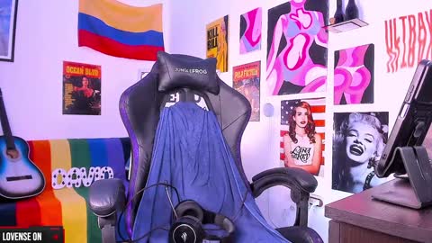 Snapshot of cinnamon_boyxxx chatting on December 2024 08:18:02 AM David     Independent Model online show from December 2024 08:18:02 AM