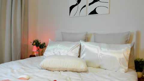 Snapshot of cinnamon_lips07 chatting on January 2026 08:35:01 PM Indie online show from January 2026 08:35:01 PM