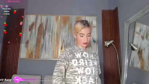 Cintia online show from October 2025 12:02:02 PM
