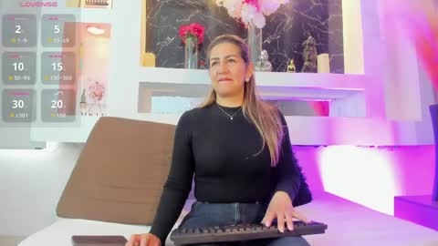 Cinthya  online show from April 2026 12:11:02 PM