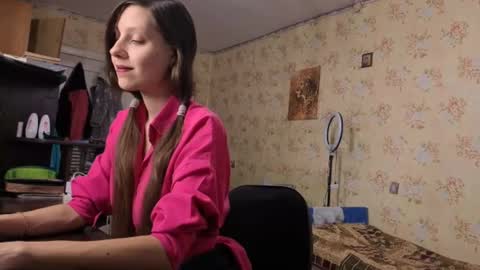 Lisa Salivan online show from November 2025 09:20:02 AM