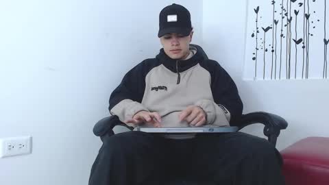 Snapshot of clay_black chatting on March 2025 03:59:02 PM online show from March 2025 03:59:02 PM