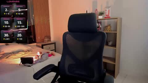 Cleo Adams online show from October 2025 05:05:02 AM