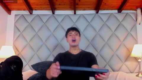 clement_reyes online show from November 2025 04:29:02 PM