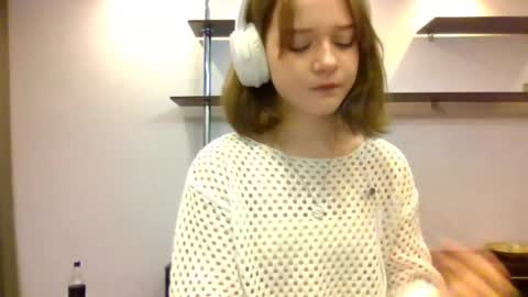 clementinaaures online show from November 2025 12:04:02 PM