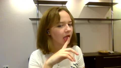 clementinaaures online show from November 2025 12:05:02 PM
