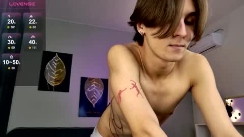 Snapshot of cleo_stringer_ chatting on November 2025 06:49:01 AM Cleo online show from November 2025 06:49:01 AM